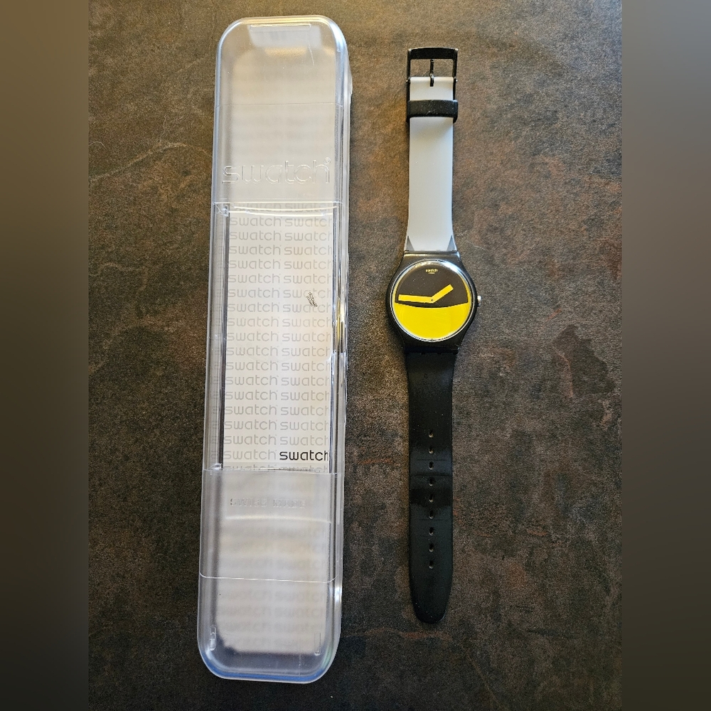 Swatch Watch  Batman like Flaggermus SUOB130 2016 Unisex Rare.